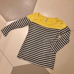 TUA 3/4 sleeve stripped shirt! ☀️